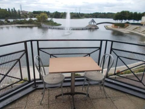 Balcony/Terrace, Lake view