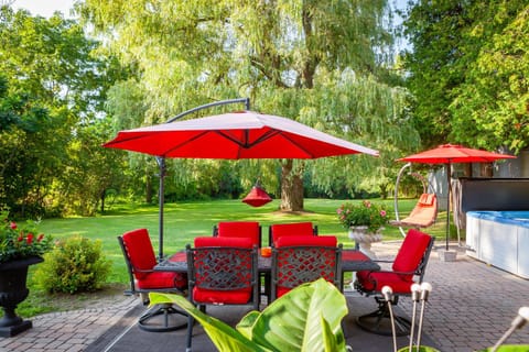 Patio, Day, Garden, Dining area, Garden view