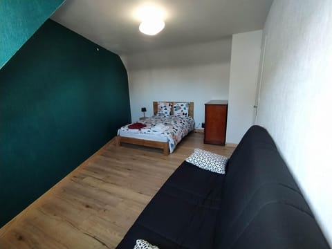 Bed, Photo of the whole room, Bedroom