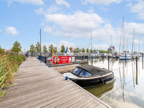 Comfortable houseboat in Marina Volendam Angelegtes Boot in Volendam
