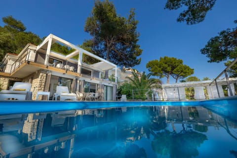 Property building, Natural landscape, Landmark view, Swimming pool, sunbed, towels