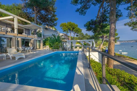 Property building, Garden, Balcony/Terrace, City view, Garden view, Sea view, Swimming pool, sunbed