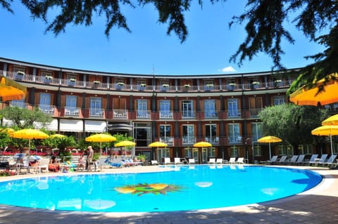 Property building, Facade/entrance, Day, Garden view, Swimming pool, Swimming pool, Swimming pool