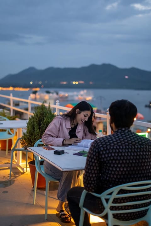 People, Balcony/Terrace