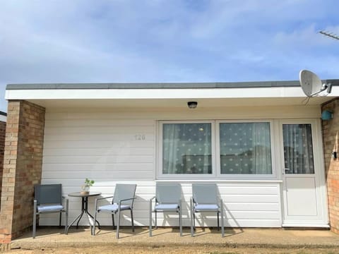 126 Hemsby Holiday Chalet, Convenient for sandy beach Chalet in Hemsby