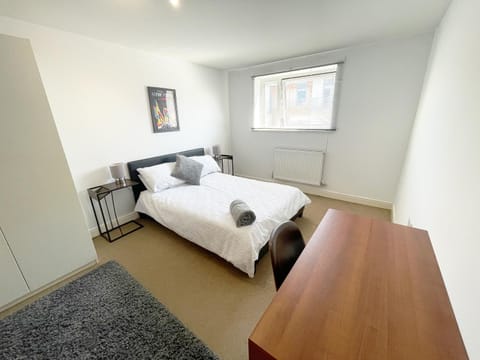 Travaal - 2 Bed Serviced Apartment Farnborough Apartamento in Farnborough