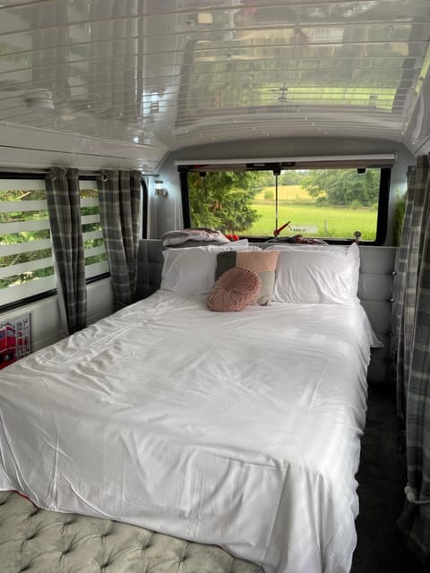 Double Decker Bus Campground/ 
RV Resort in Tirymynach