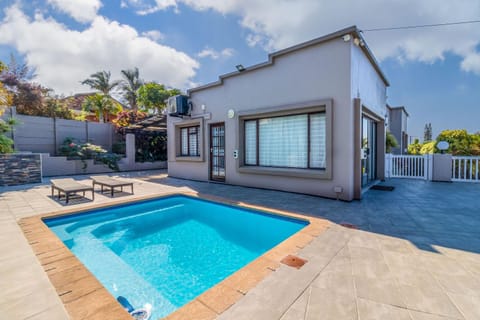 Vista Oceana – 4 Bedroom, Uvongo, Manaba Beach House in Margate