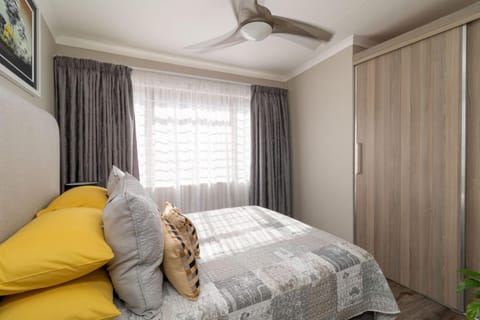 Vista Oceana – 4 Bedroom, Uvongo, Manaba Beach House in Margate