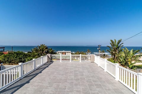 Vista Oceana – 4 Bedroom, Uvongo, Manaba Beach House in Margate