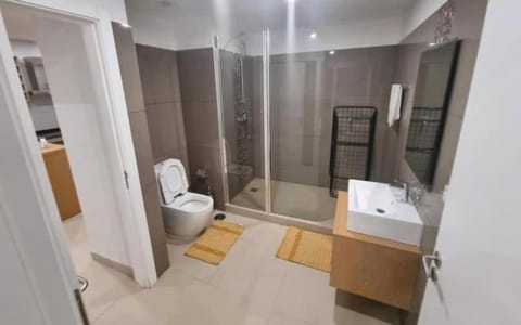 Luxurious 2 Bedroom space Available Condo in Accra