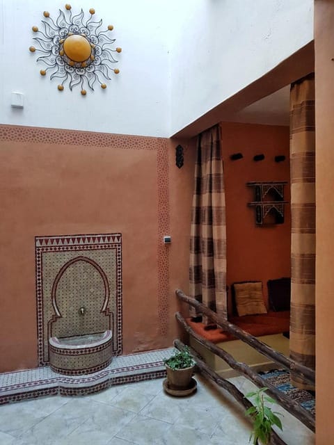 Maison style riad aux chants des oiseaux Bed and Breakfast in Marrakesh