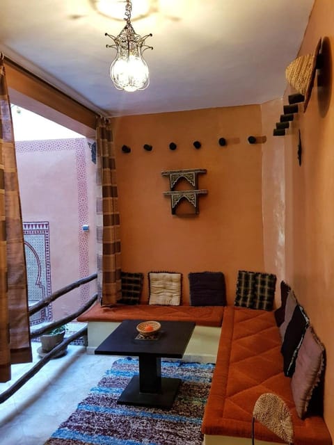 Maison style riad aux chants des oiseaux Bed and Breakfast in Marrakesh