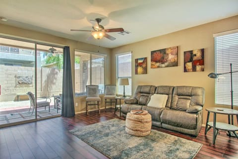 North Phoenix Home with Community Pools! Casa in New River