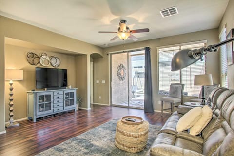 North Phoenix Home with Community Pools! Casa in New River