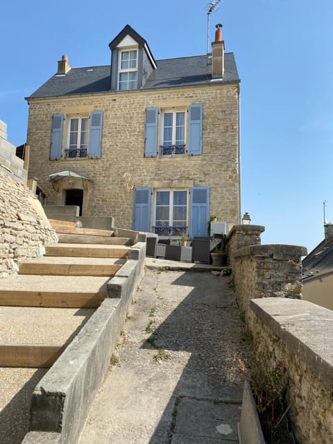 Property building, Patio, City view, Quiet street view