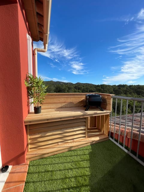 BBQ facilities, Balcony/Terrace, Mountain view