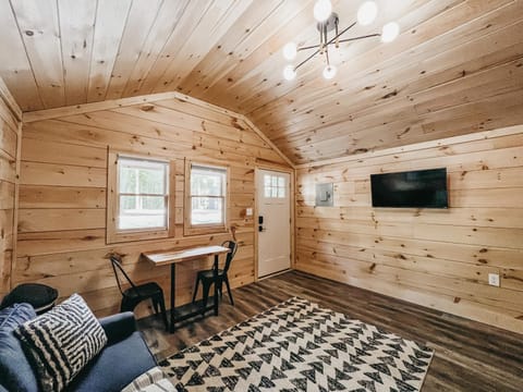 Cabin 5 One Bedroom W Kitchen Campground/ 
RV Resort in Lake Hartwell