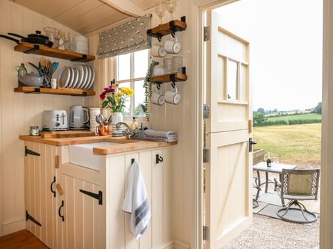 High Grounds Shepherd's Hut House in South Derbyshire District