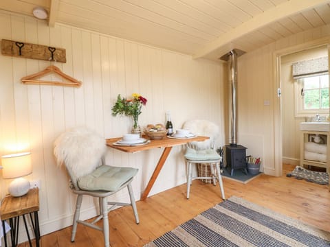 High Grounds Shepherd's Hut House in South Derbyshire District