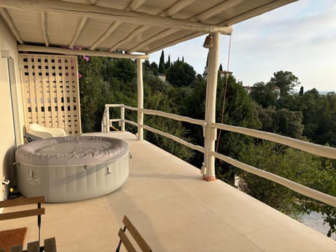 Patio, Natural landscape, Balcony/Terrace