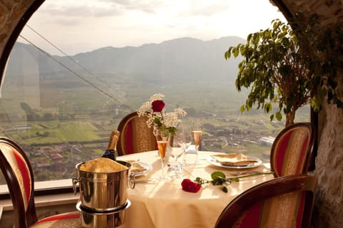 Restaurant/places to eat, View (from property/room), Food and drinks, Decorative detail, On site, Landmark view, Mountain view, Time of day, Sunset