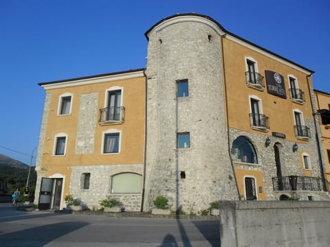 Property building, Facade/entrance, Day