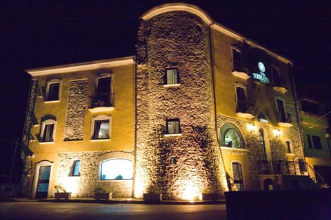 Facade/entrance, Night, Street view