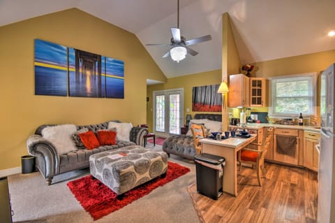 Bright Chesapeake Home Near Shopping and Dining Casa in Portsmouth