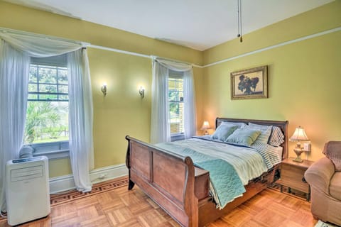 Lakefront Crescent City Studio in Historic Home Wohnung in Crescent City