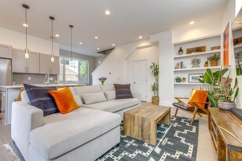 Modern Denver Townhome with Rooftop Terrace! House in Denver