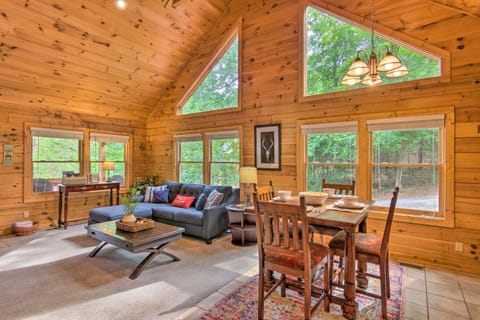 Moonshine Manor Cabin with Fire Pit and Hot Tub! House in Lake Lure