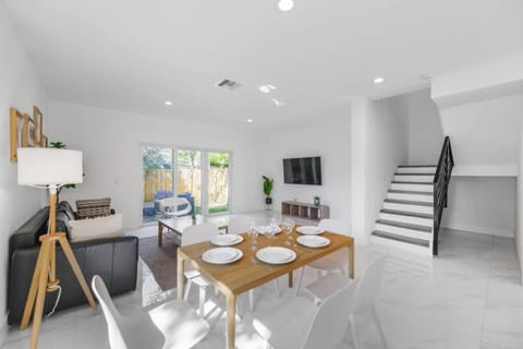 Spectacular 3 bedrooms house, Spacious and Bright House in Miami