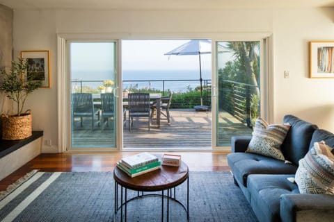 Bluff by AvantStay Gorgeous Malibu Getaway w Hot Tub Spectacular Ocean Views Haus in Malibu