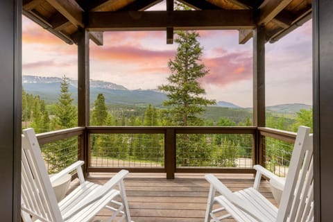 Dillon by AvantStay Private Mountain Home w Hot Tub w Views Shuffleboard House in Breckenridge