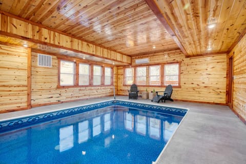 Elm by AvantStay Mountain Side Cabin w Movie Theatre Indoor Pool Hot Tub Views House in Sevier County