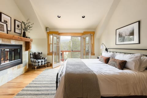 Buffalo by AvantStay Beautifully Designed Cabin w Hot Tub House in Breckenridge
