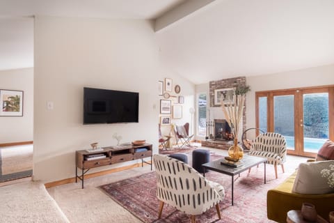 Marigold by AvantStay Warm Stylish Home in Wine Country w Pool Haus in Santa Rosa