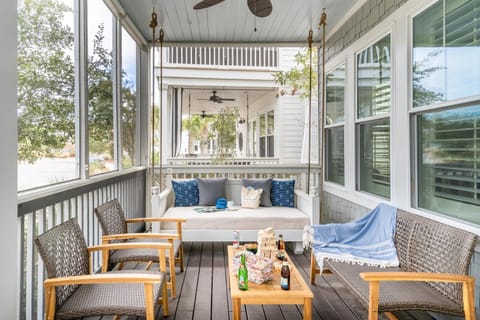 Pearl by AvantStay Idyllic Seaside Getaway w 2 Large Decks Lush Garden House in Seagrove Beach
