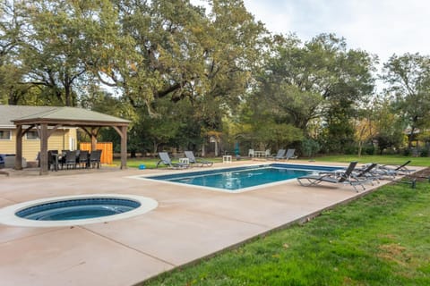 Wildflower by AvantStay Gorgeous Wine Country Home w Pool Bocce Ball Court Huge Yard Chalet in Boyes Hot Springs