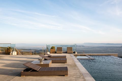 Belleza by AvantStay Hilltop Mansion w Pool Panoramic Views Ultra Modern Interior Villa in Napa Valley