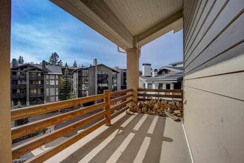 Mont Cervin 32 by AvantStay Ski In Ski Out Home in Silver Lake Village w Hot Tub House in Deer Valley