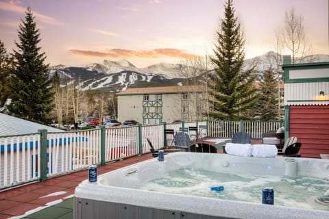 Holly by AvantStay In the Heart of Breckenridge w Hot Tub Game Room Roof Top Patio House in Breckenridge