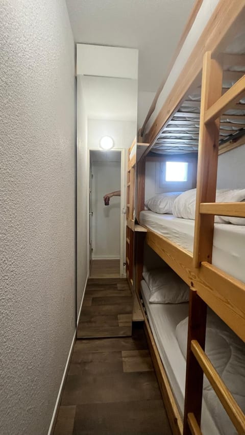 Photo of the whole room, Bedroom, bunk bed