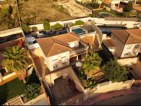 Willa con piscina Villa in Baix Penedès