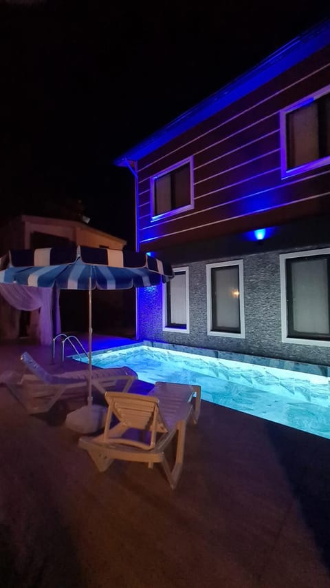 Night, Pool view, Swimming pool, sunbed