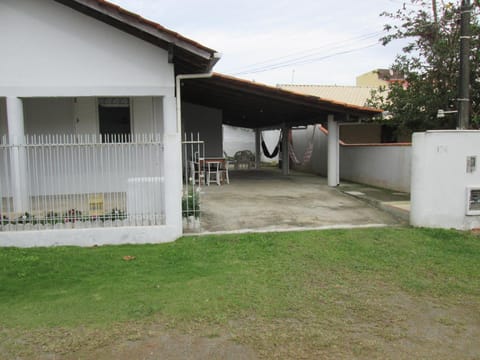 ALUGO CASA EM PENHA SC PRA TEMPORADA POR DIA House in Penha