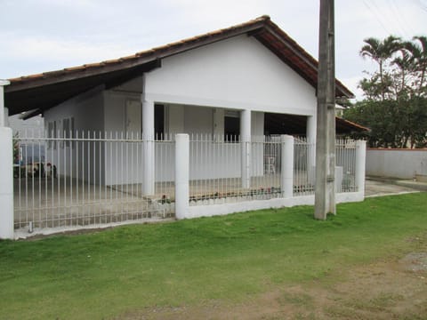 ALUGO CASA EM PENHA SC PRA TEMPORADA POR DIA House in Penha