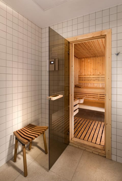 Shower, Sauna, towels