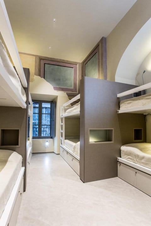 Bedroom, bunk bed